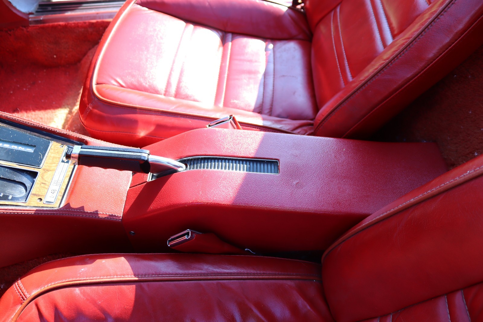 Chevrolet-Corvette-1976-25