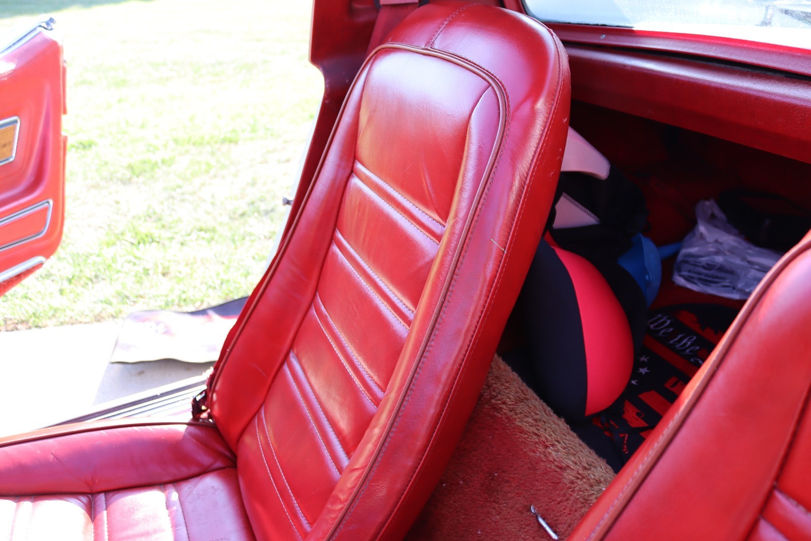 Chevrolet-Corvette-1976-26