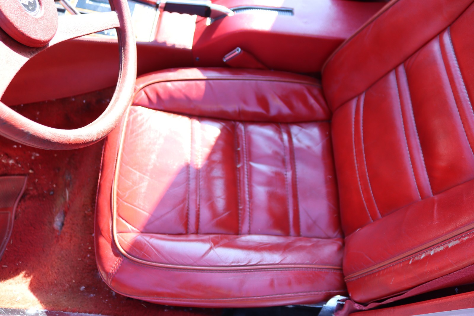 Chevrolet-Corvette-1976-27