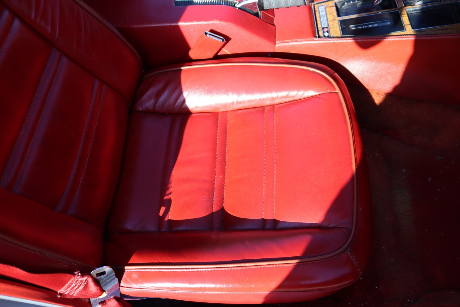 Chevrolet-Corvette-1976-29