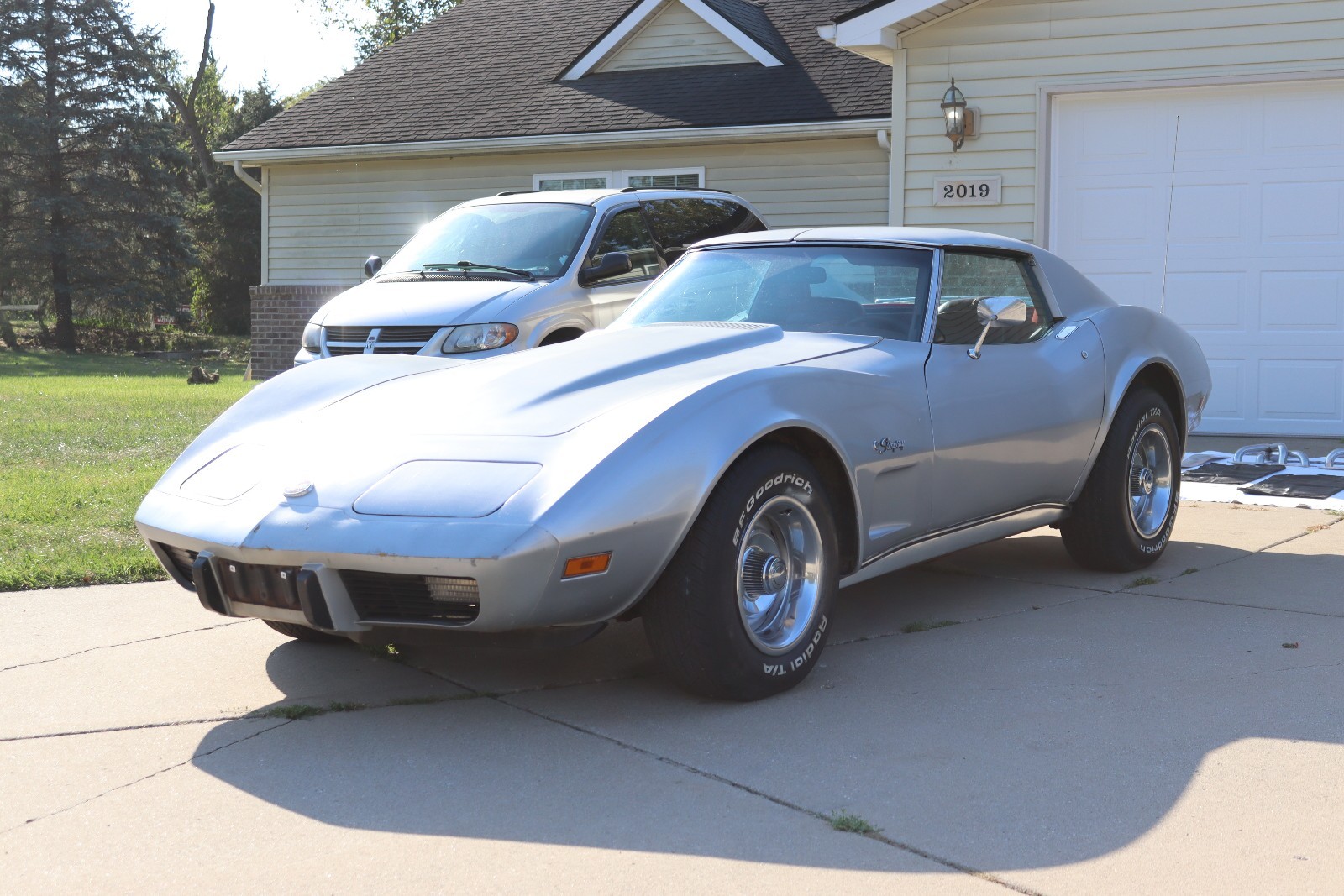 Chevrolet-Corvette-1976-3