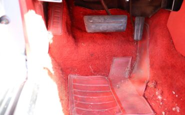 Chevrolet-Corvette-1976-35