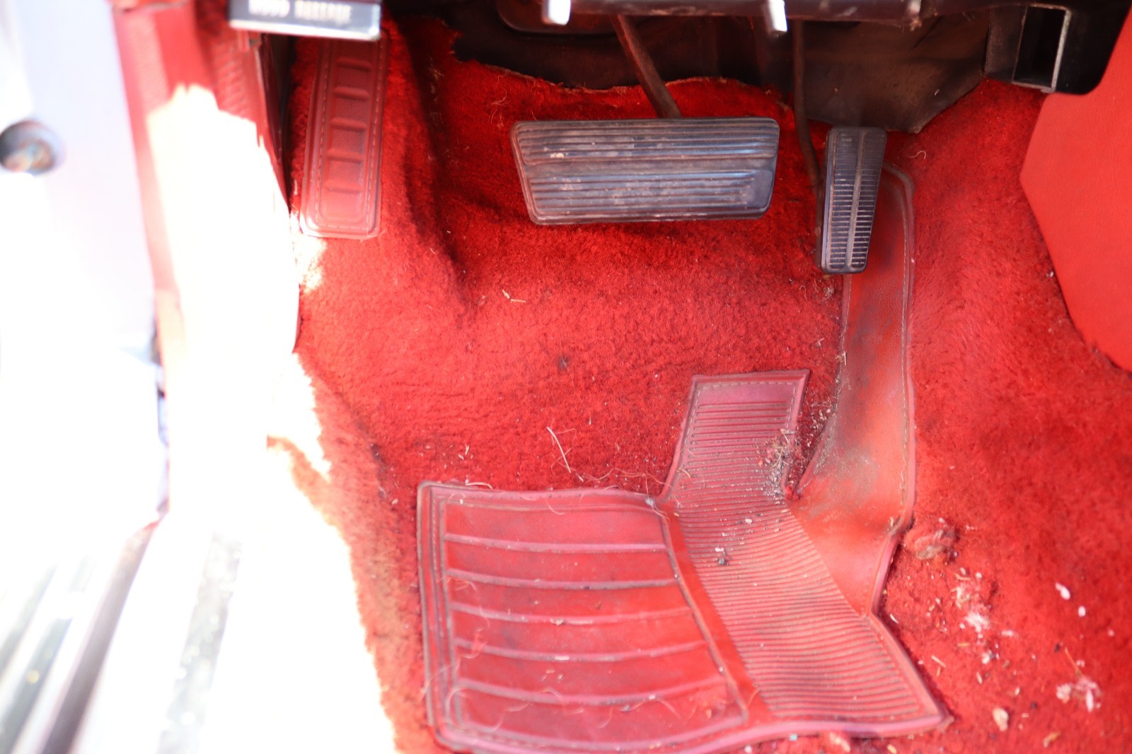 Chevrolet-Corvette-1976-35