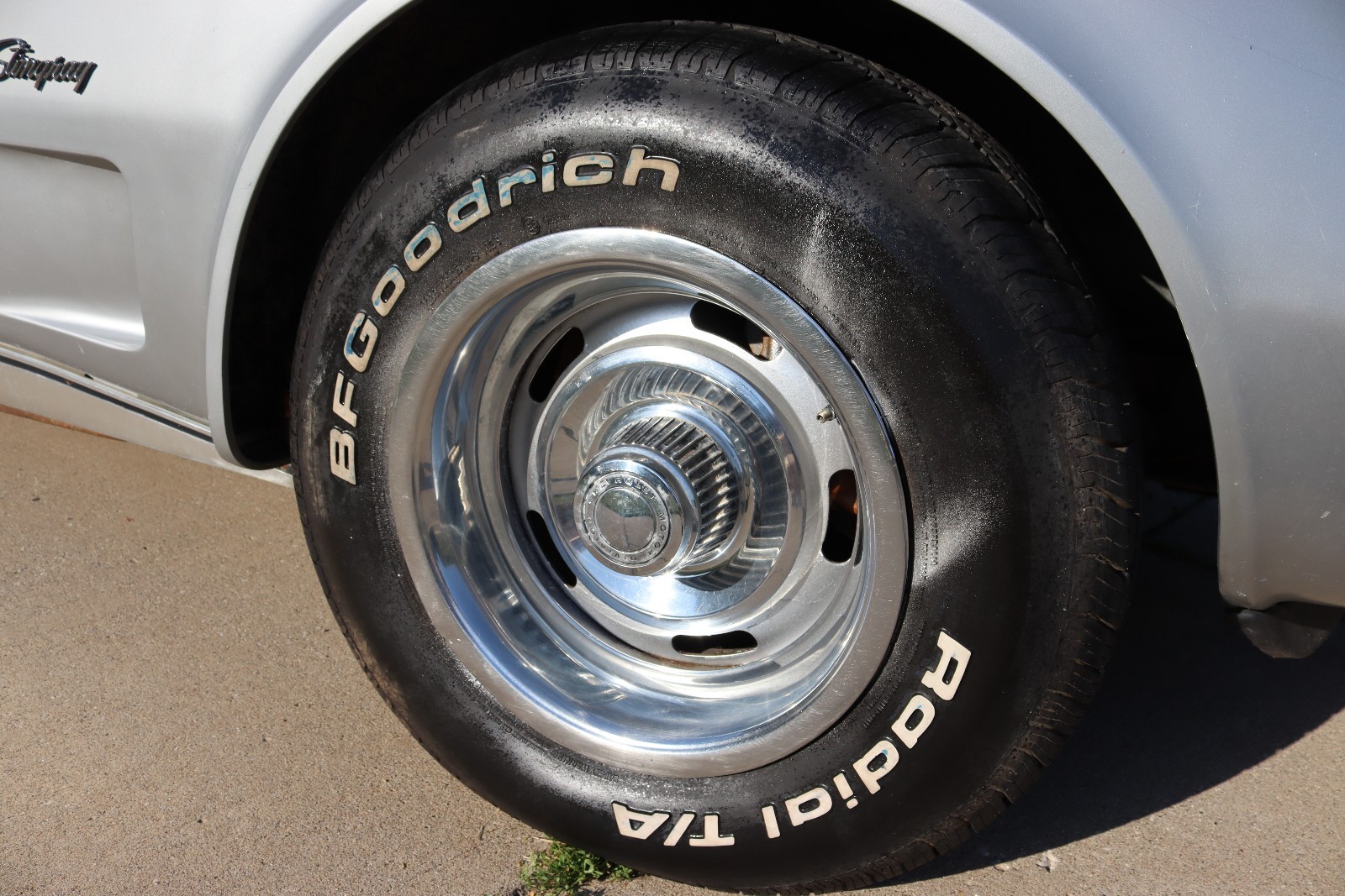 Chevrolet-Corvette-1976-7