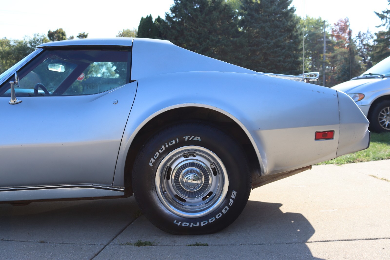 Chevrolet-Corvette-1976-9