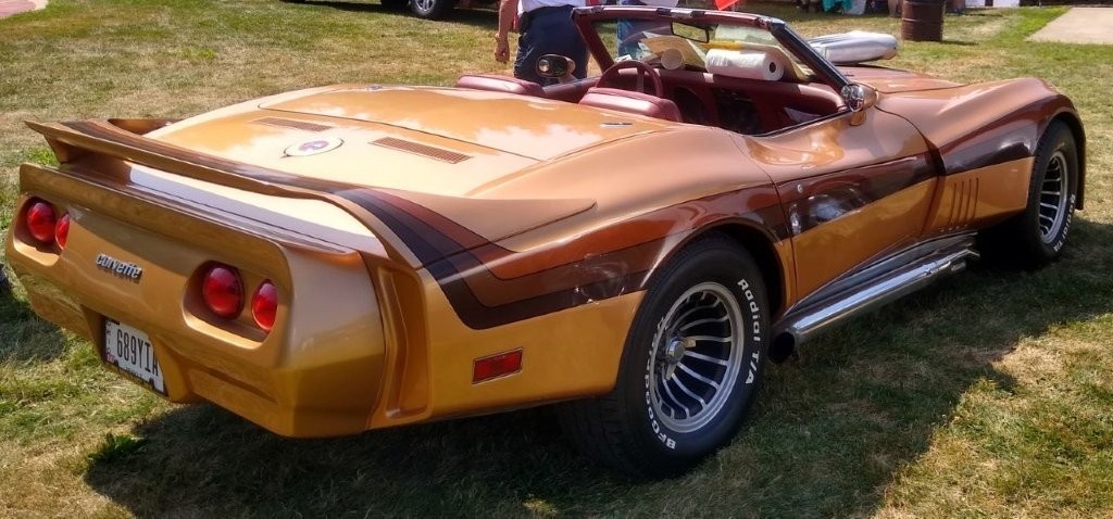 Chevrolet-Corvette-1976-Convertible-2