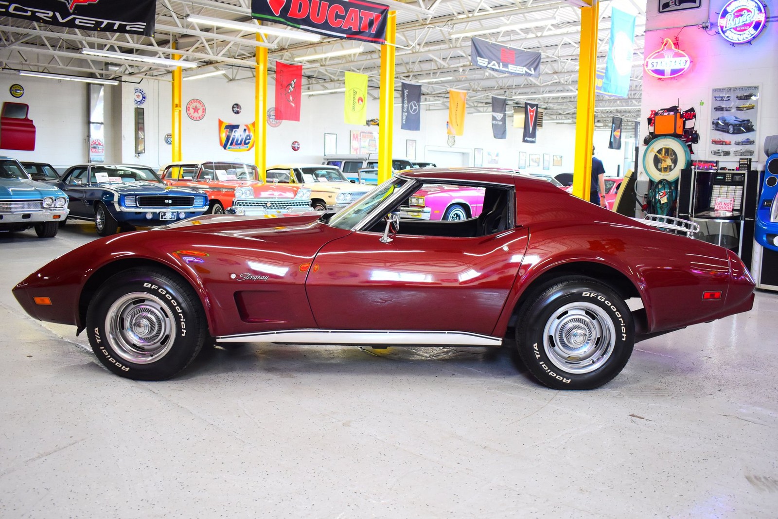 Chevrolet-Corvette-1976-Other-19