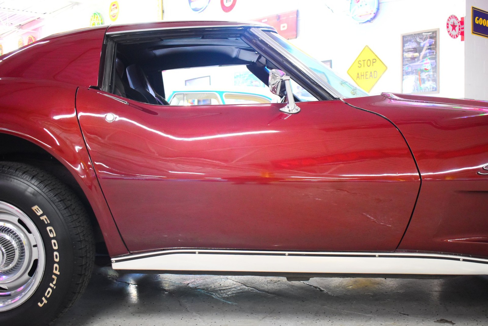 Chevrolet-Corvette-1976-Other-8