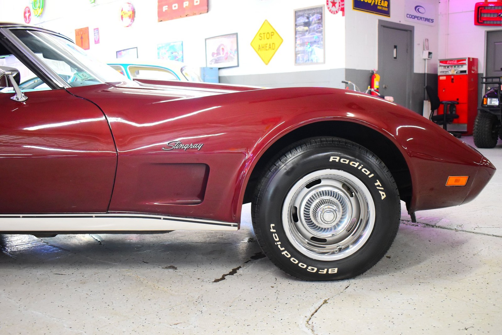 Chevrolet-Corvette-1976-Other-9