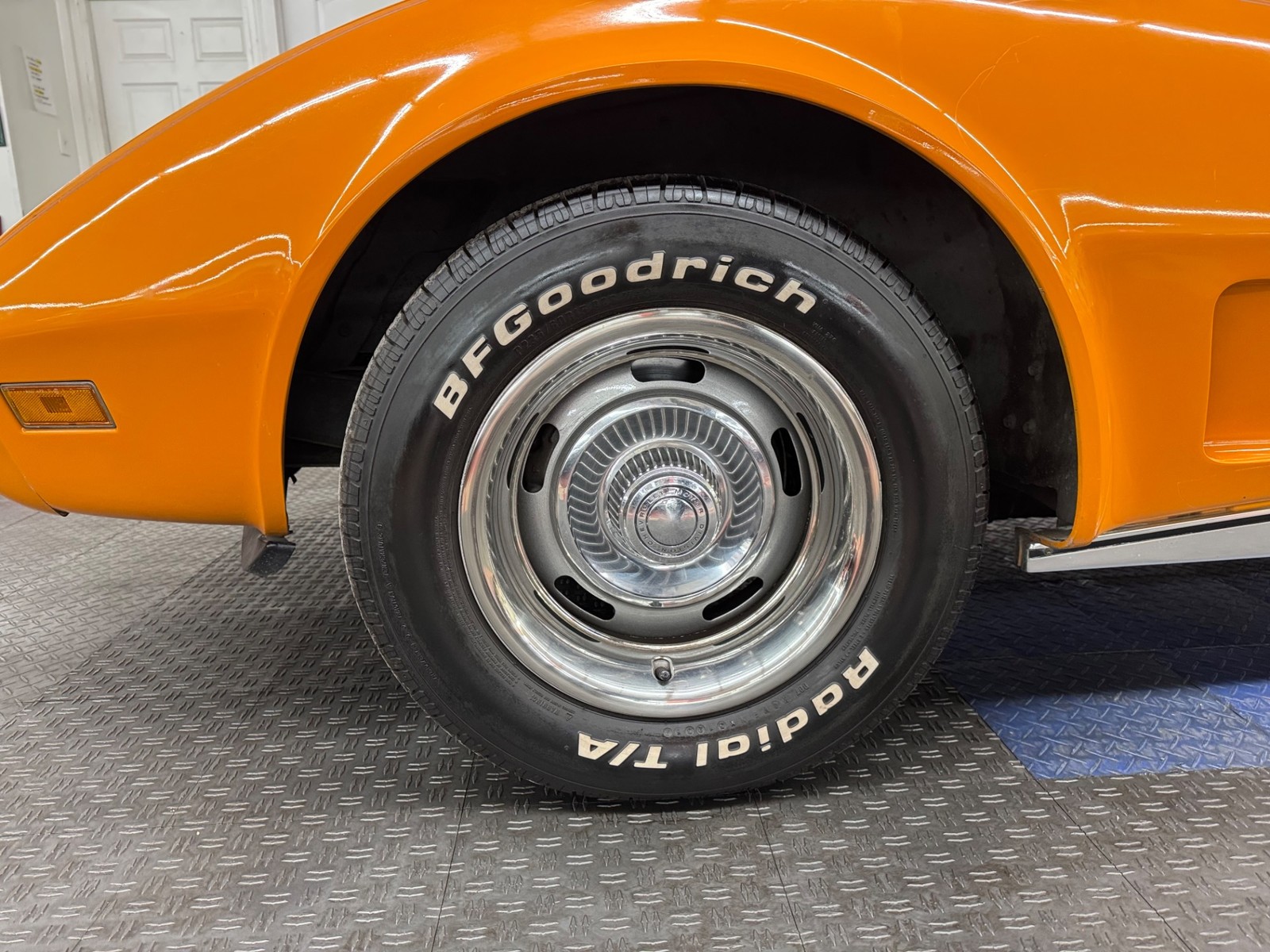 Chevrolet-Corvette-1977-2-Door-20