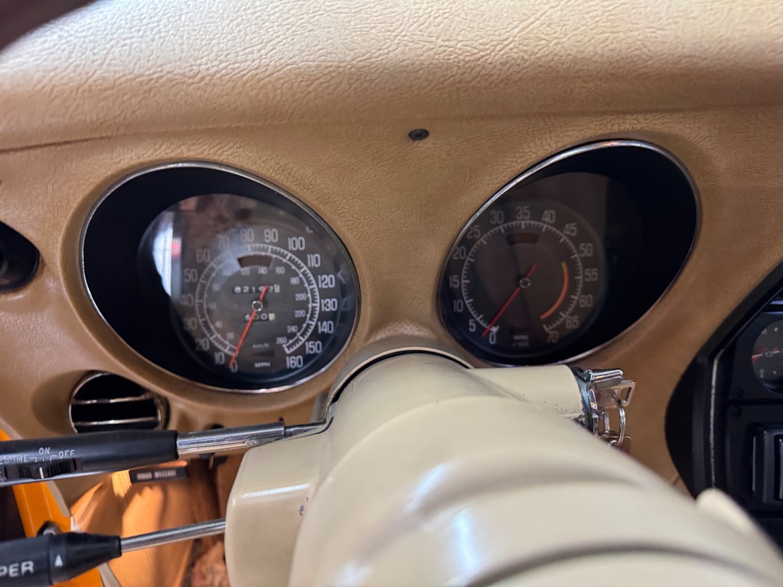 Chevrolet-Corvette-1977-2-Door-30