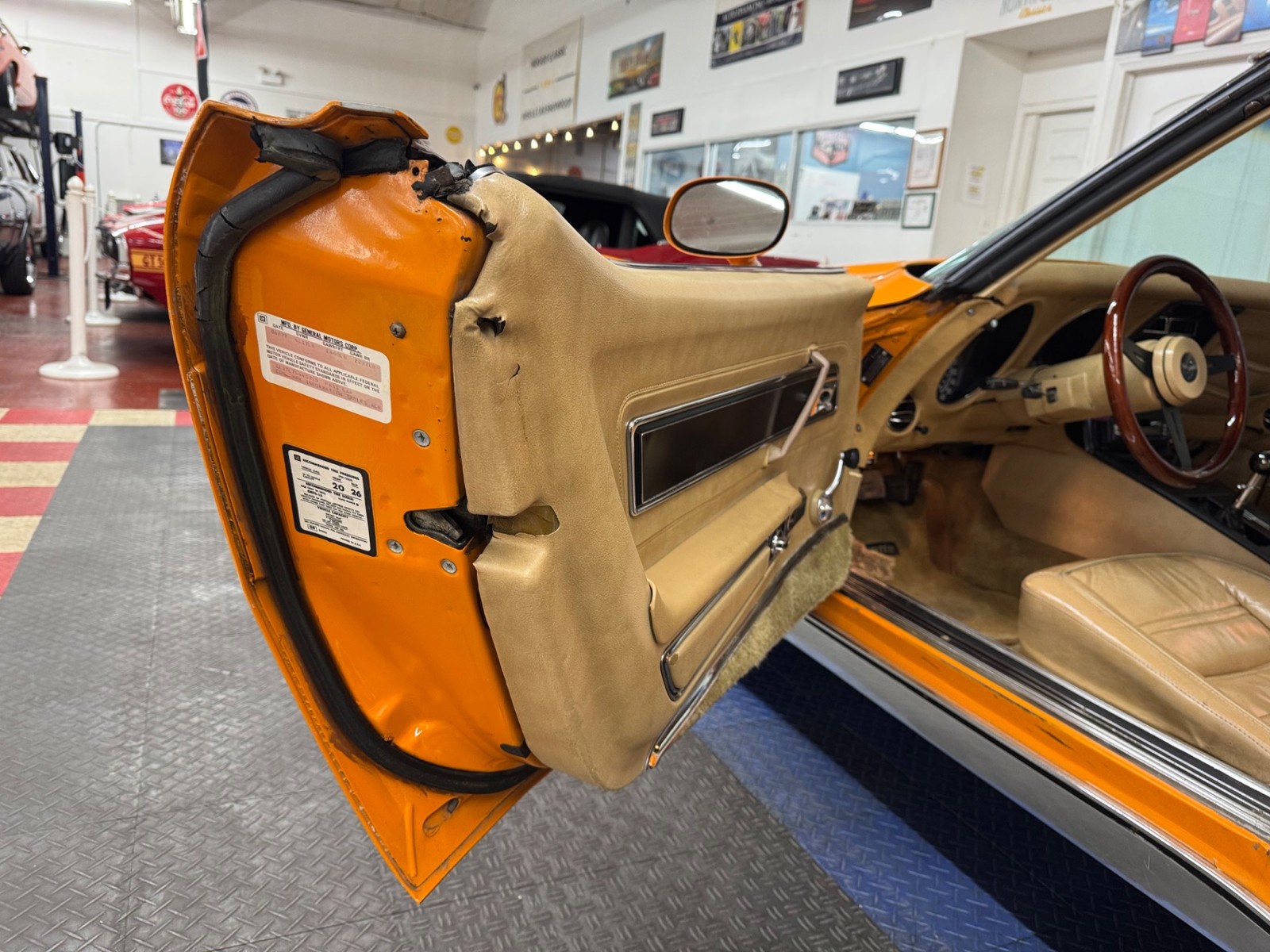 Chevrolet-Corvette-1977-2-Door-33