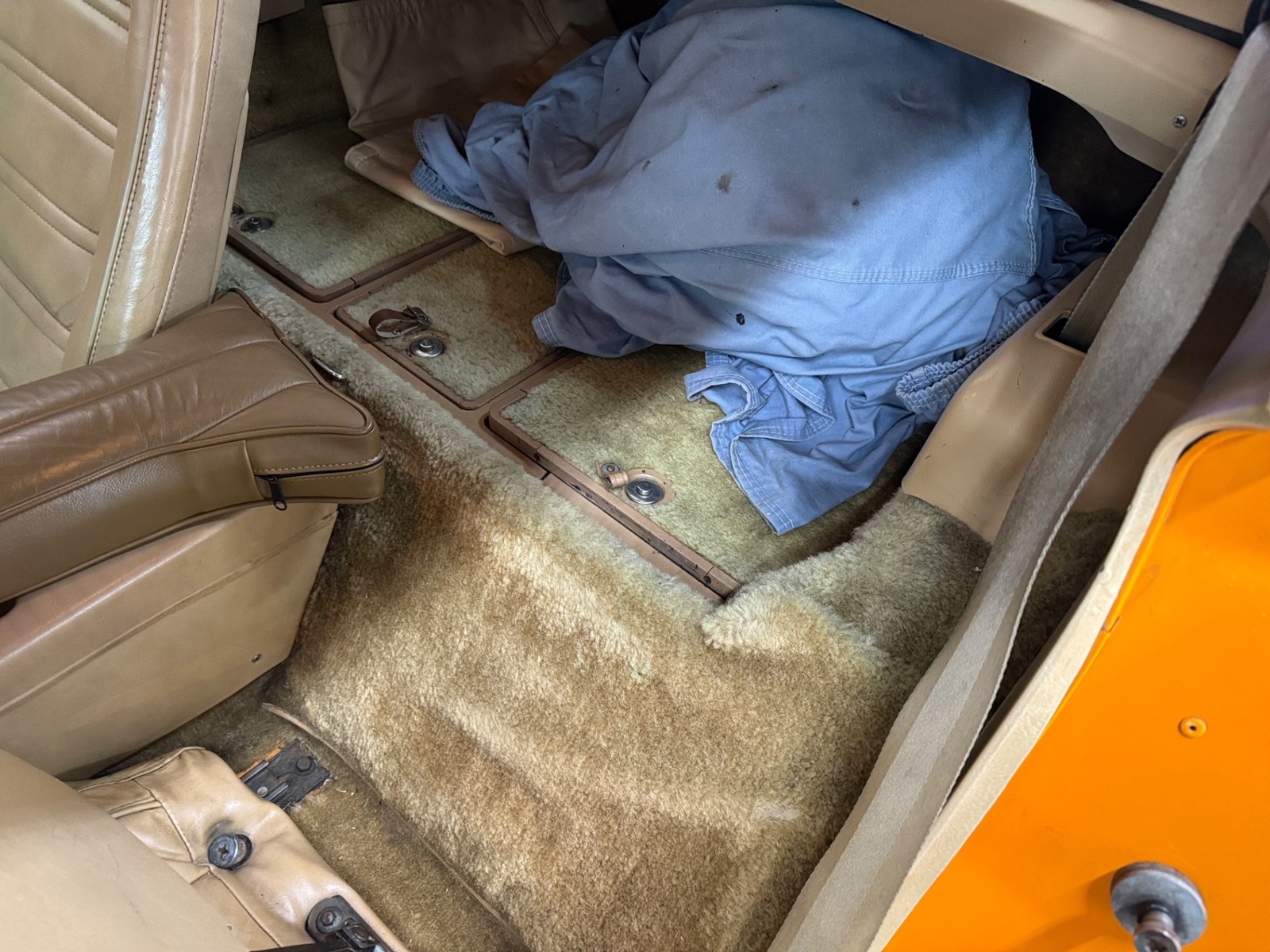 Chevrolet-Corvette-1977-2-Door-36