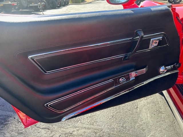 Chevrolet-Corvette-1977-Coupe-12