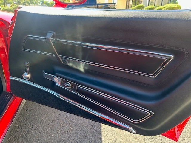 Chevrolet-Corvette-1977-Coupe-13