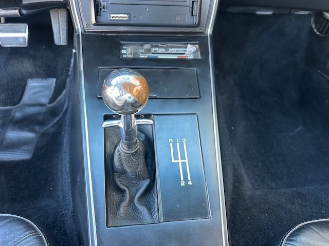 Chevrolet-Corvette-1977-Coupe-18