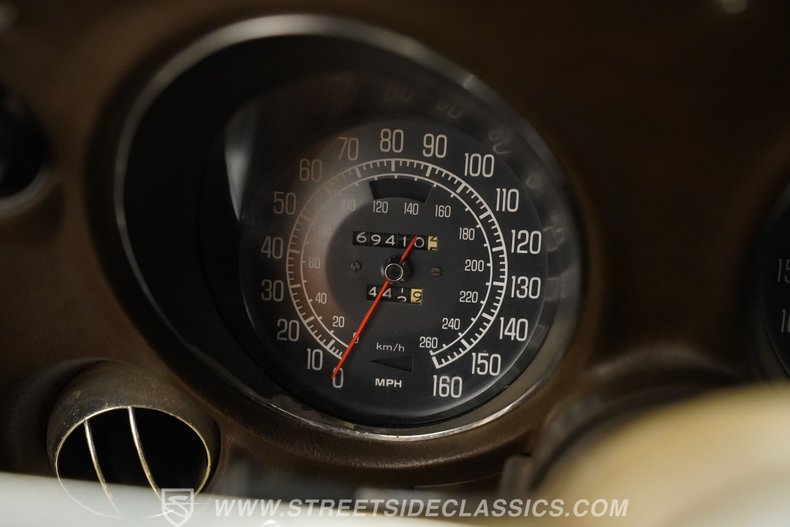 Chevrolet-Corvette-1977-Orange-Brown-41