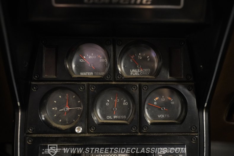 Chevrolet-Corvette-1977-Orange-Brown-42