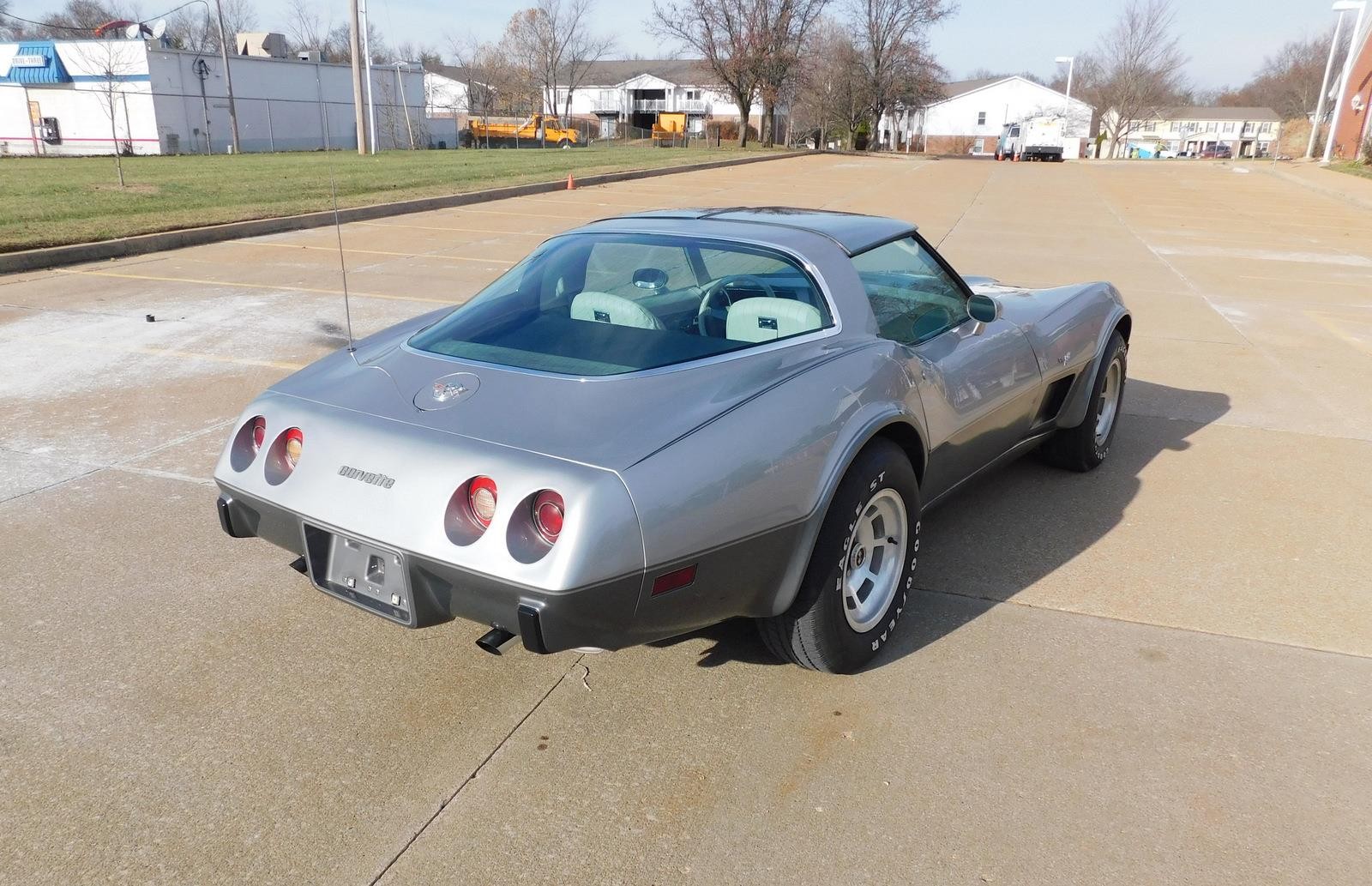 Chevrolet-Corvette-1978-13