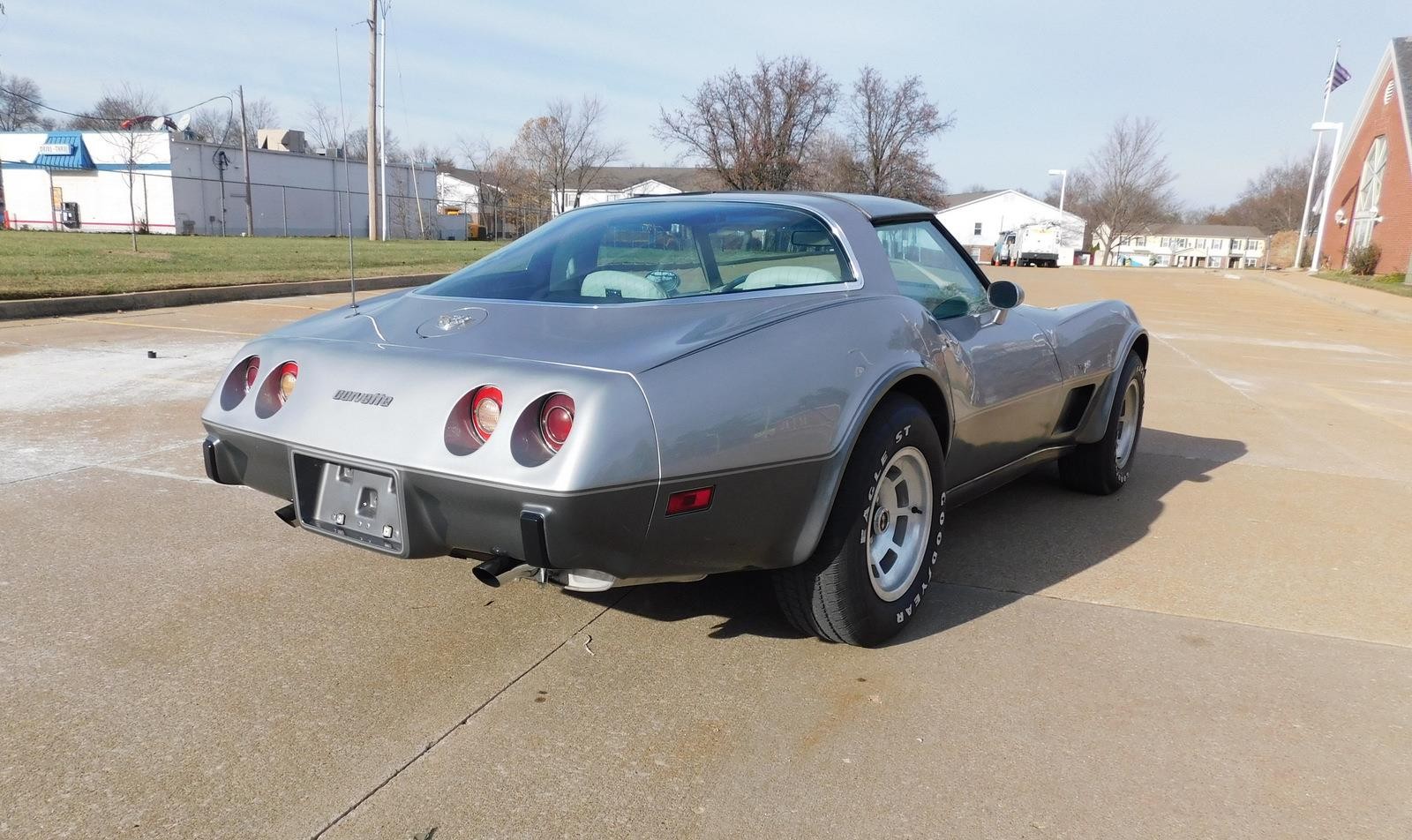 Chevrolet-Corvette-1978-14