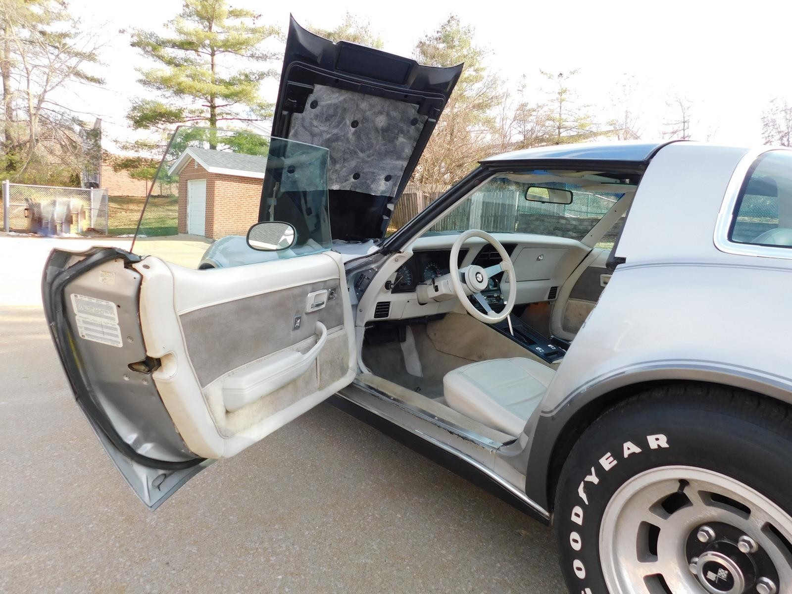 Chevrolet-Corvette-1978-21