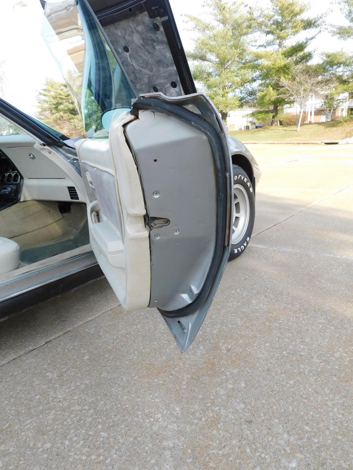 Chevrolet-Corvette-1978-30