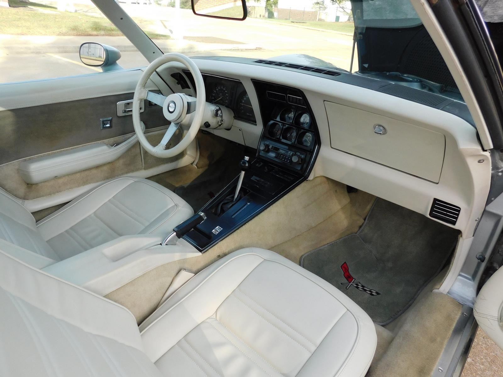 Chevrolet-Corvette-1978-33