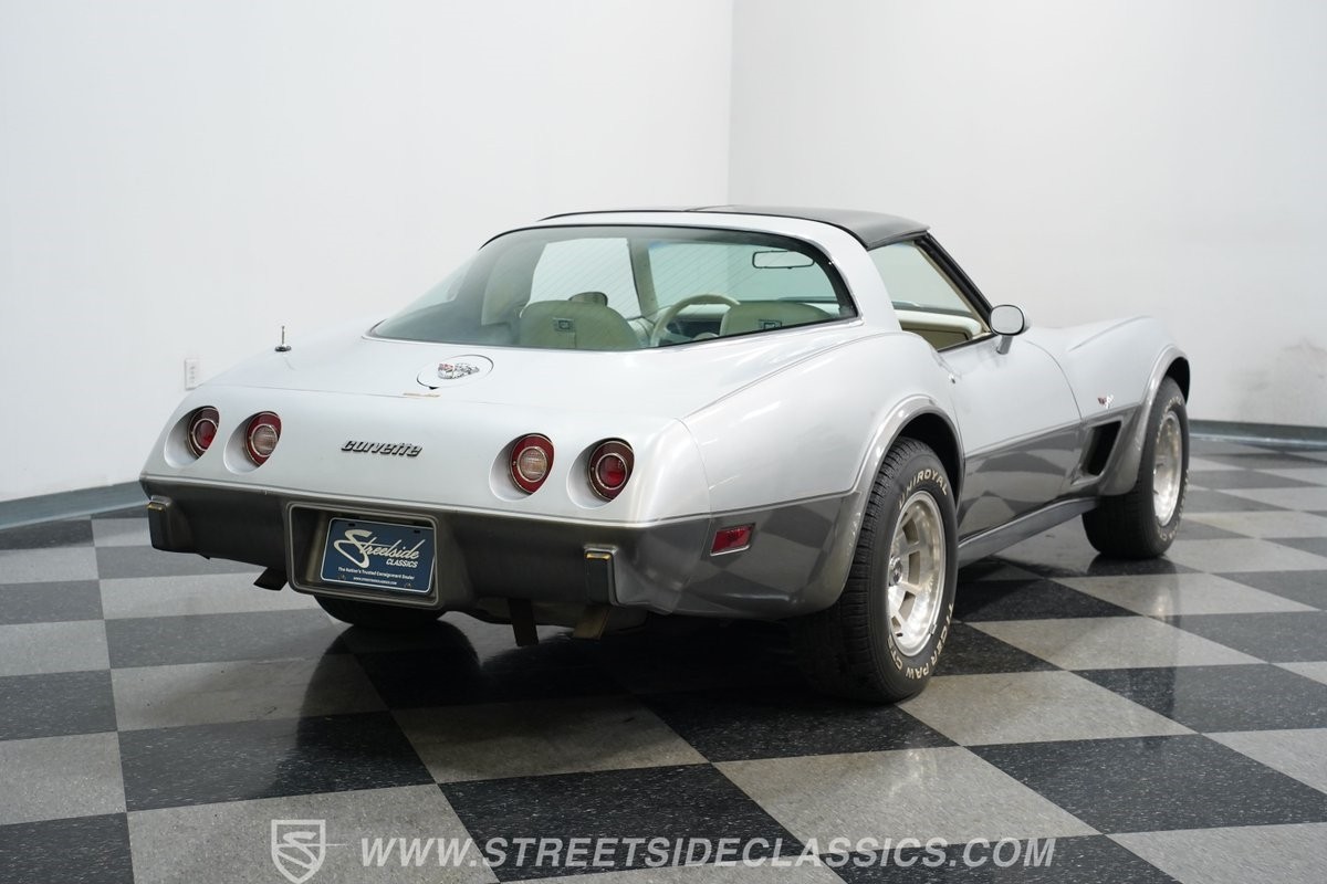 Chevrolet-Corvette-1978-Coupe-11