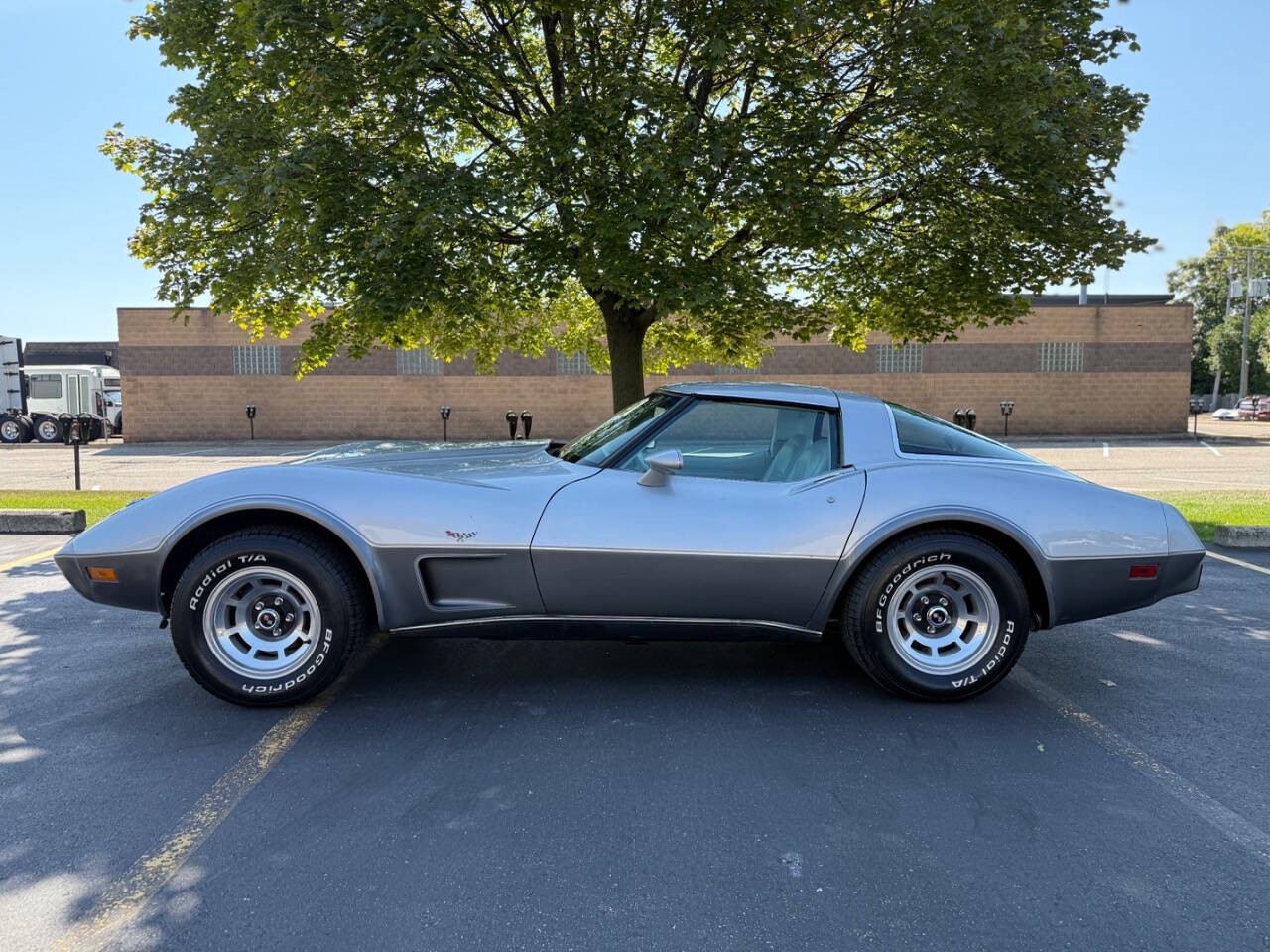 Chevrolet-Corvette-1978-Coupe-2
