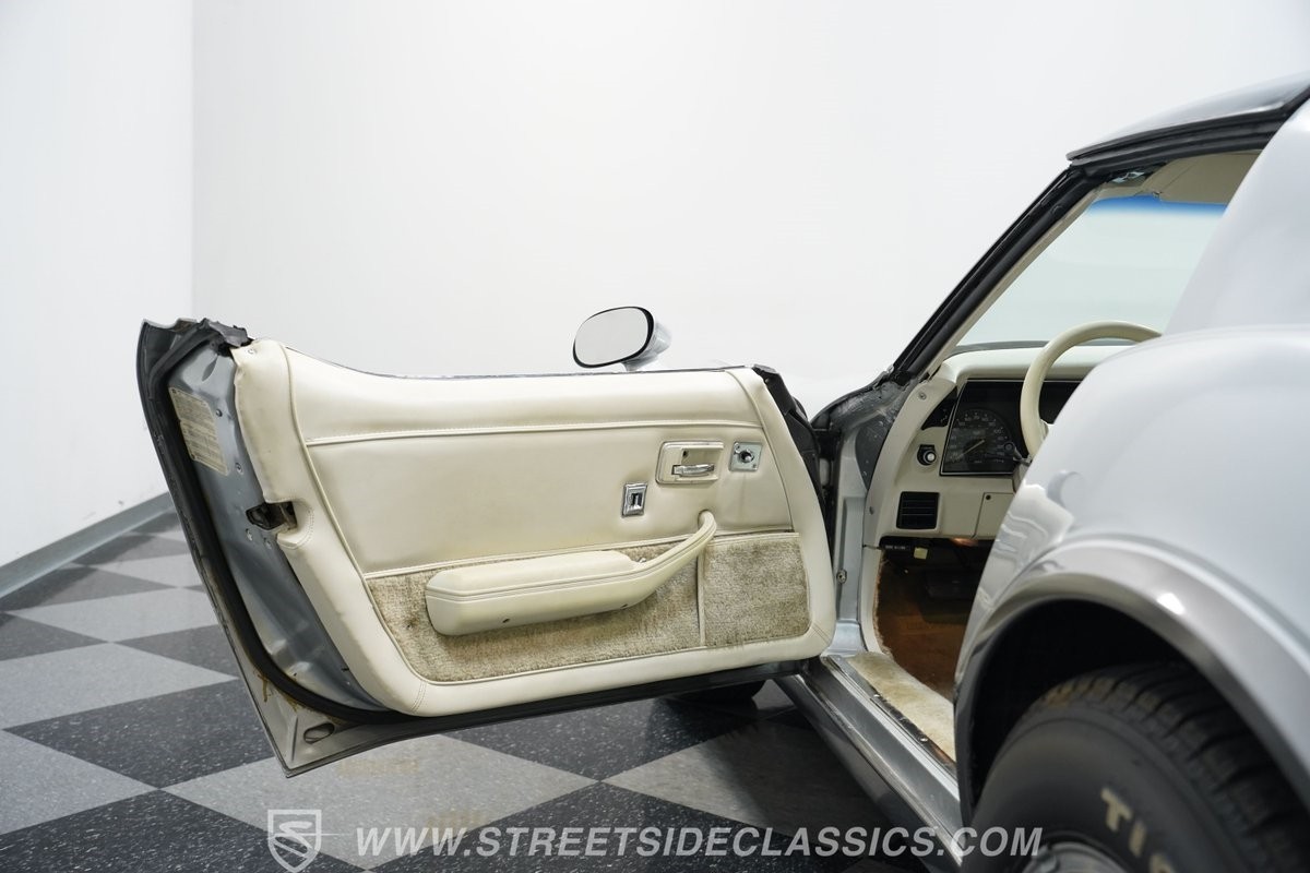 Chevrolet-Corvette-1978-Coupe-34