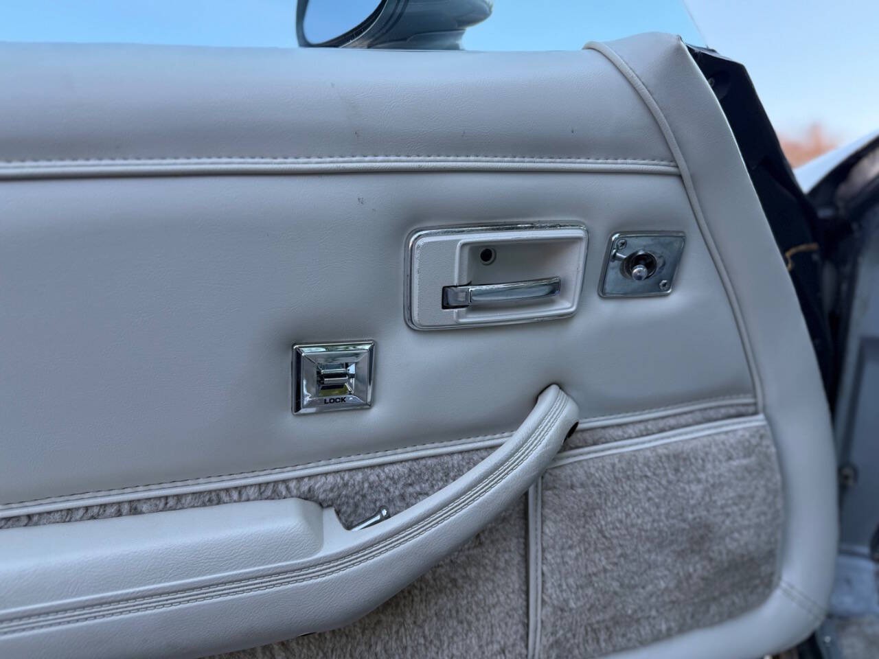 Chevrolet-Corvette-1978-Coupe-34