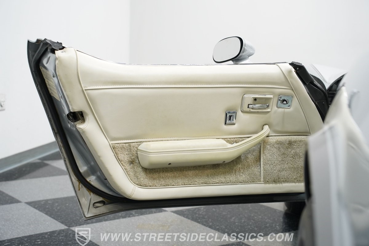 Chevrolet-Corvette-1978-Coupe-35