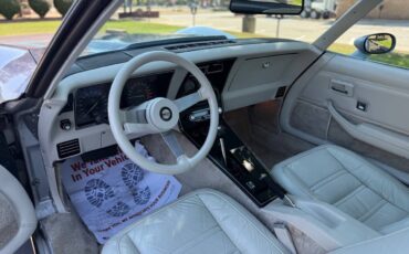 Chevrolet-Corvette-1978-Coupe-35