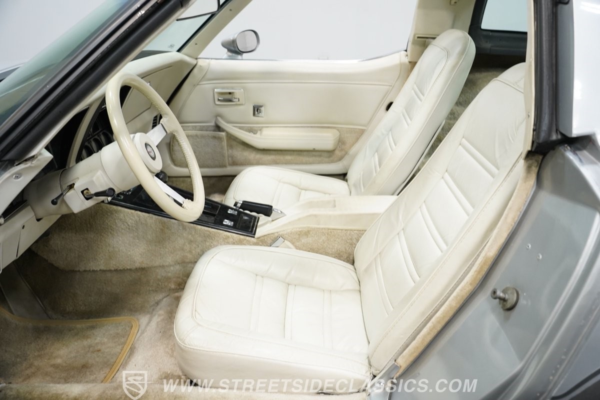 Chevrolet-Corvette-1978-Coupe-36