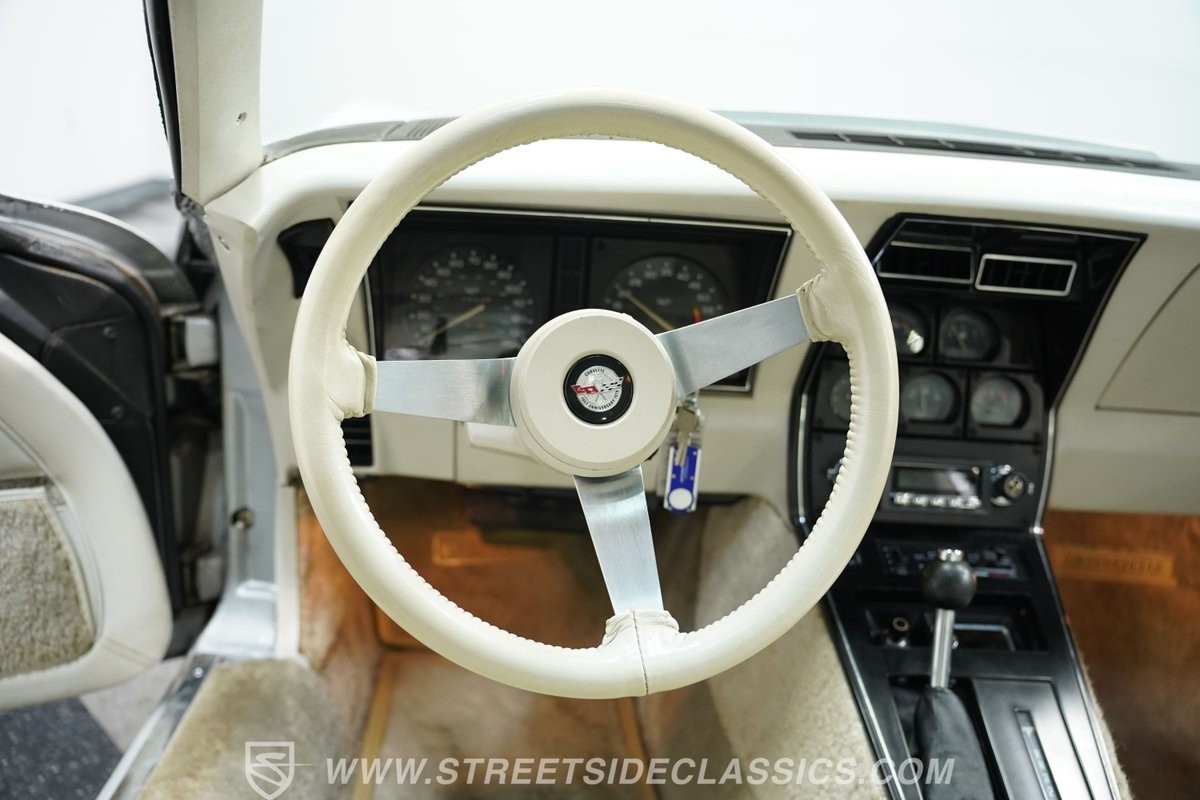 Chevrolet-Corvette-1978-Coupe-37