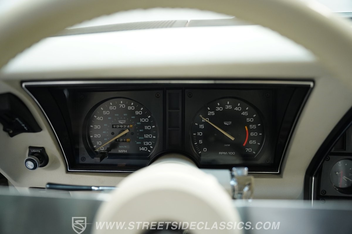 Chevrolet-Corvette-1978-Coupe-38