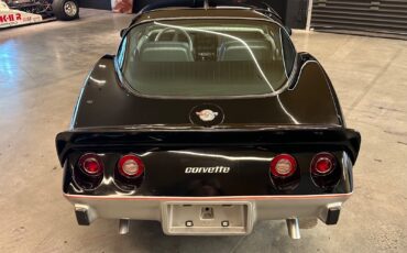 Chevrolet-Corvette-1978-Coupe-4