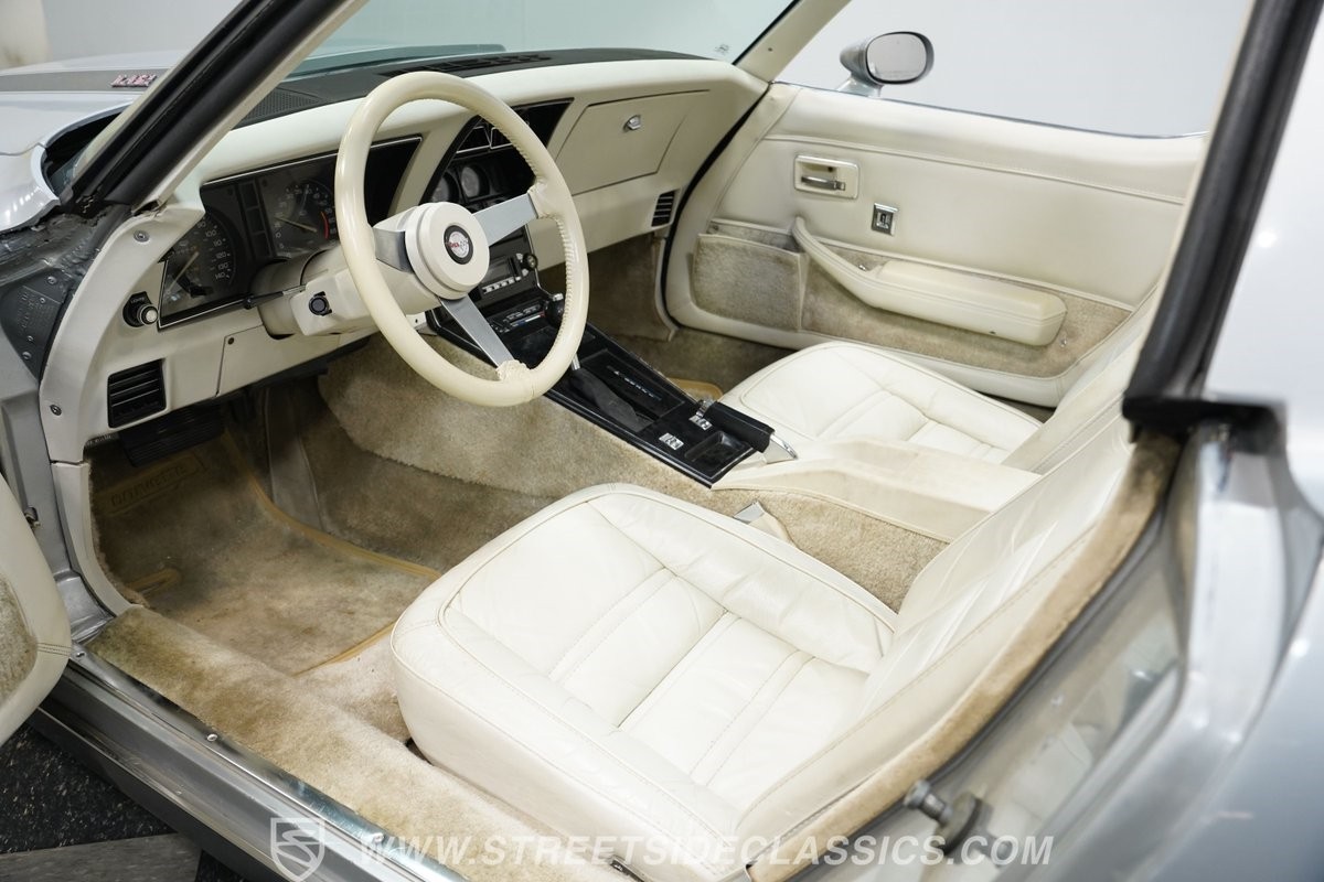 Chevrolet-Corvette-1978-Coupe-4