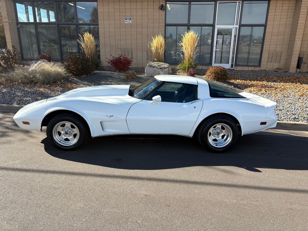 Chevrolet-Corvette-1979-1