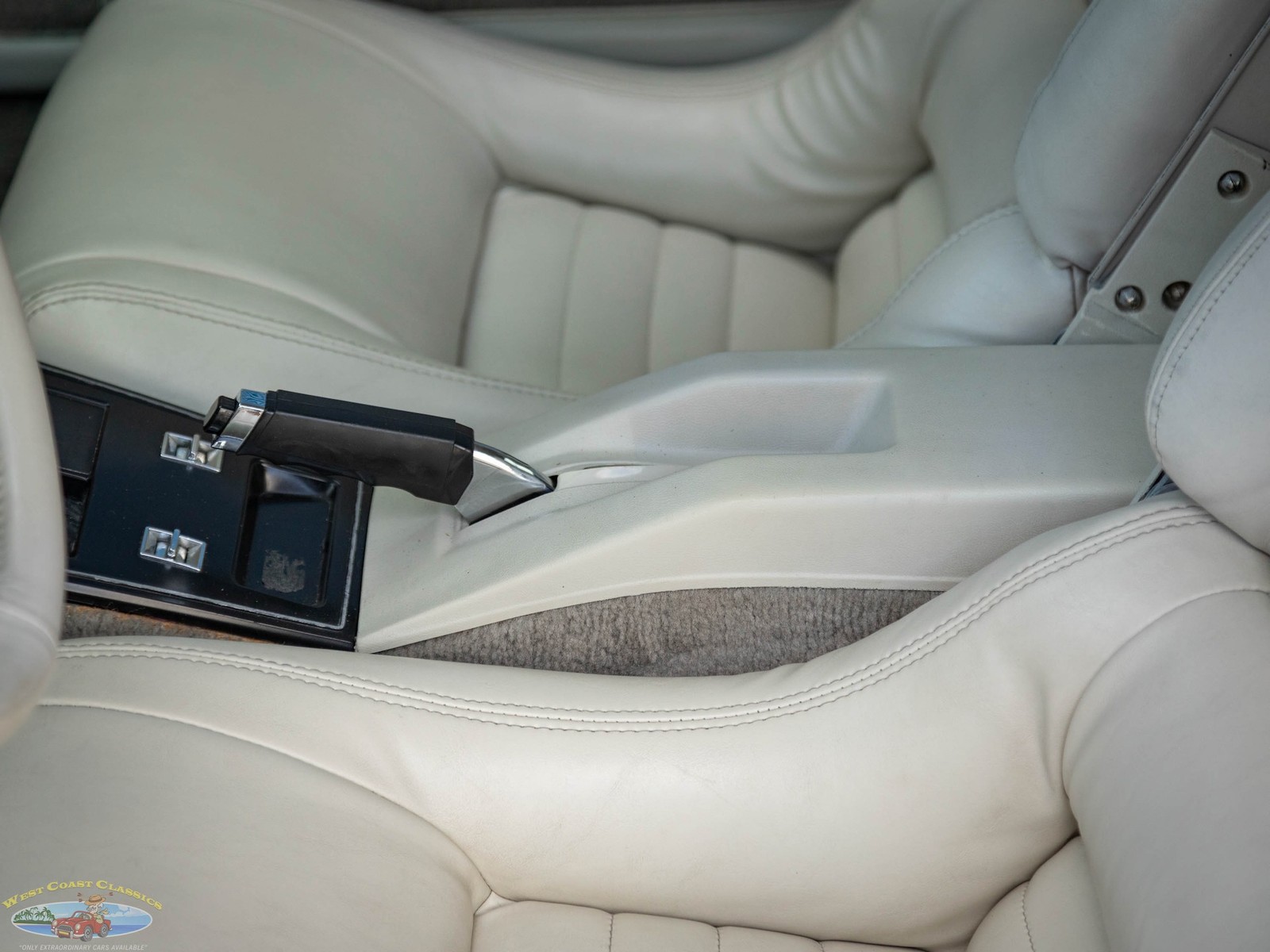 Chevrolet-Corvette-1979-2-Door-Coupe-32