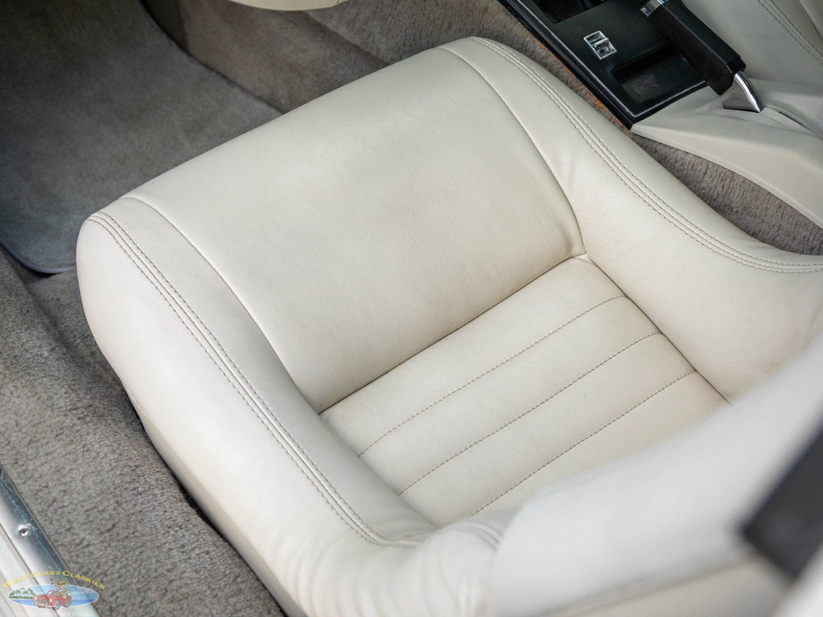 Chevrolet-Corvette-1979-2-Door-Coupe-34