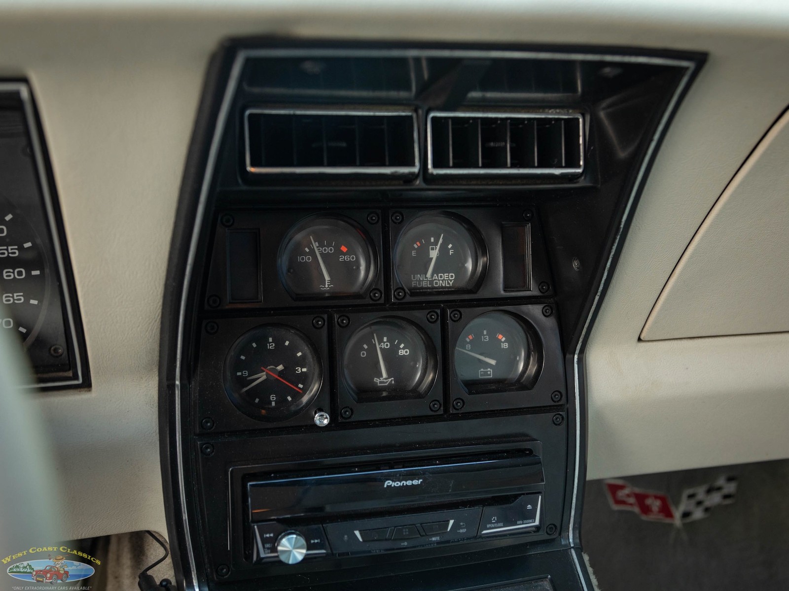 Chevrolet-Corvette-1979-2-Door-Coupe-38