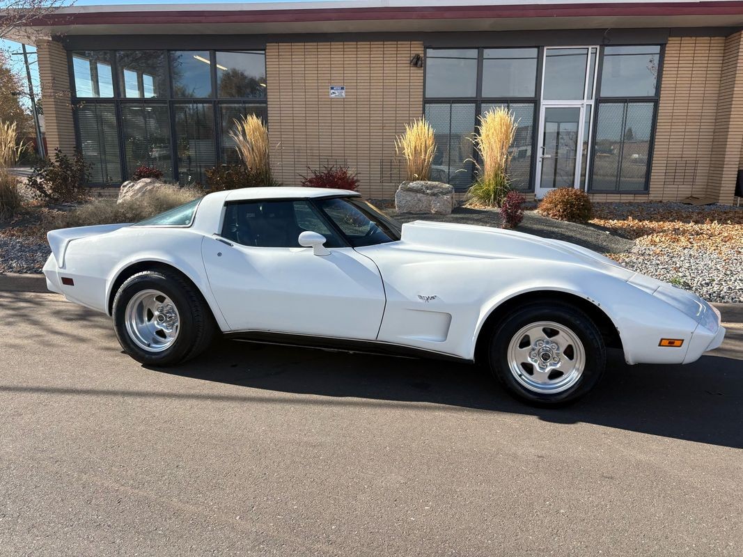Chevrolet-Corvette-1979-2