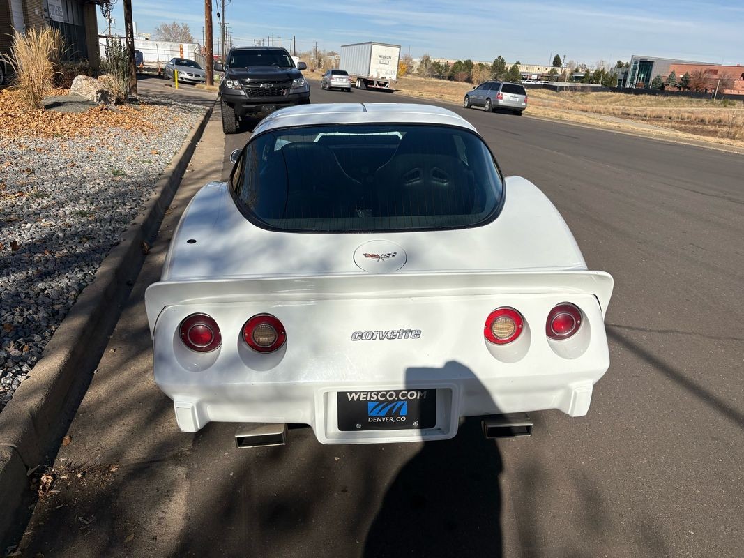 Chevrolet-Corvette-1979-21