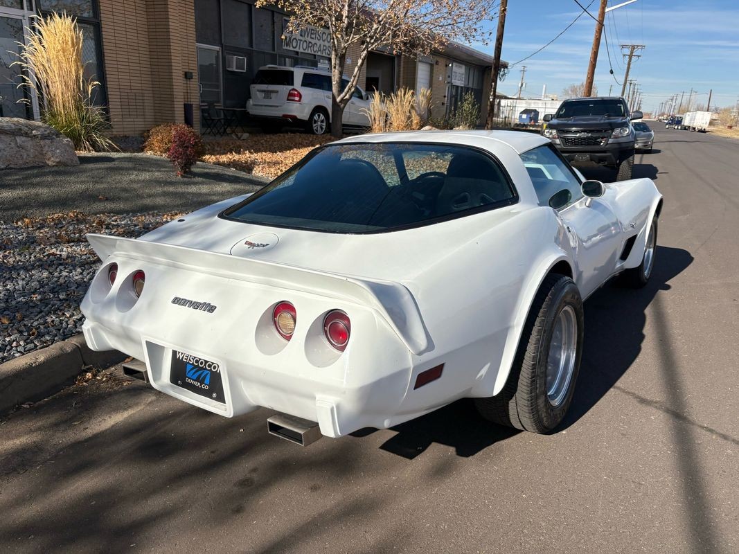 Chevrolet-Corvette-1979-4