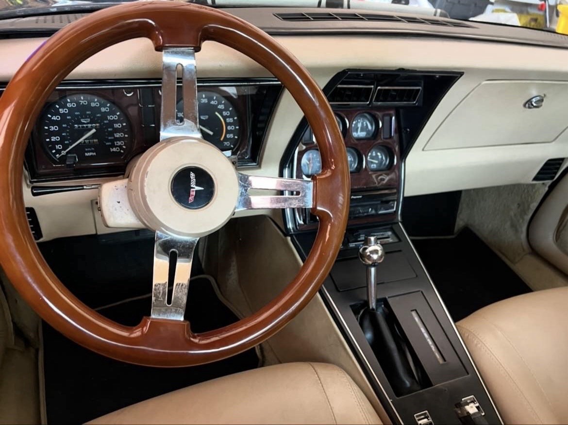 Chevrolet-Corvette-1979-Coupe-28