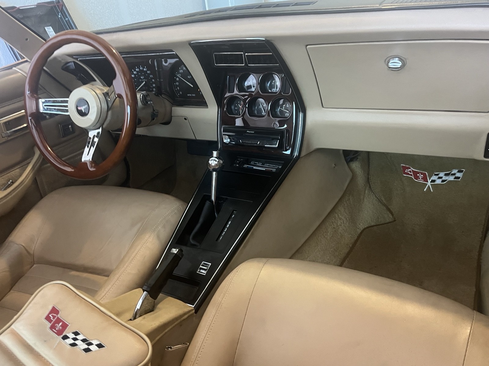 Chevrolet-Corvette-1979-Coupe-31