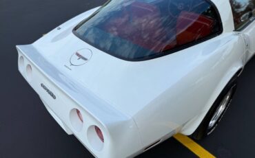 Chevrolet-Corvette-1980-Coupe-23