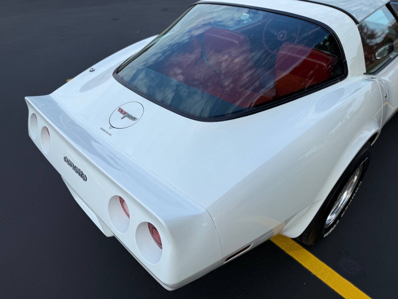 Chevrolet-Corvette-1980-Coupe-23