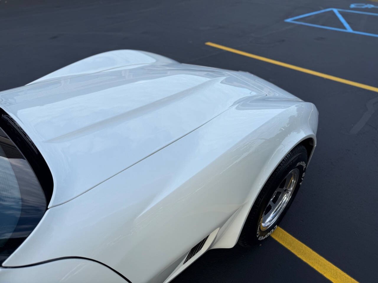 Chevrolet-Corvette-1980-Coupe-27